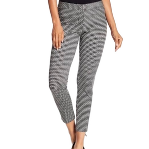 AMANDA + CHELSEA Black & White Medallion Stretchy Ankle Pants - Size 14